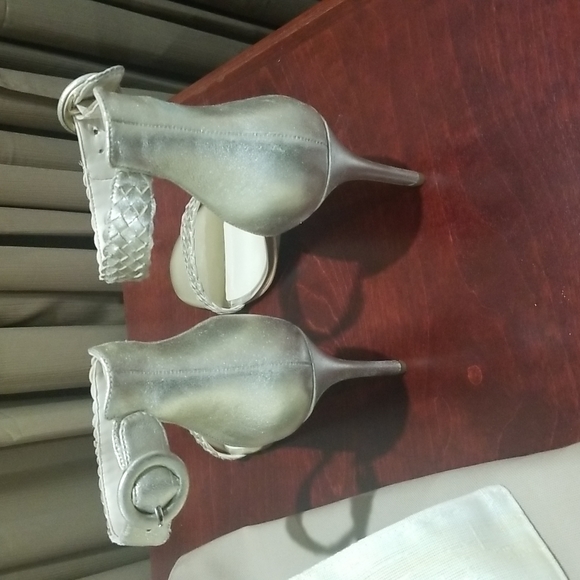 Ladies Shoes - Picture 4 of 6